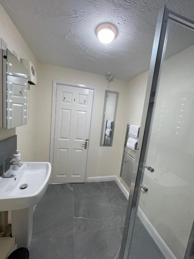 The Regency Entire 1 Bedroom Flat Accomodation Лестър Екстериор снимка