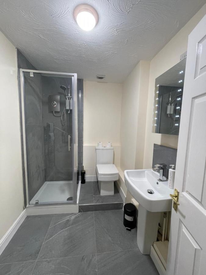The Regency Entire 1 Bedroom Flat Accomodation Лестър Екстериор снимка