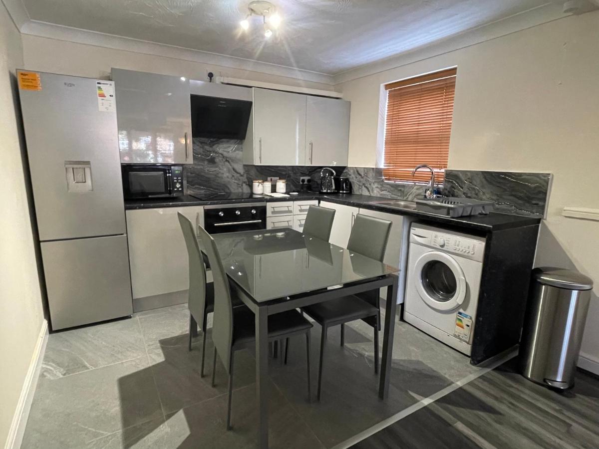 The Regency Entire 1 Bedroom Flat Accomodation Лестър Екстериор снимка